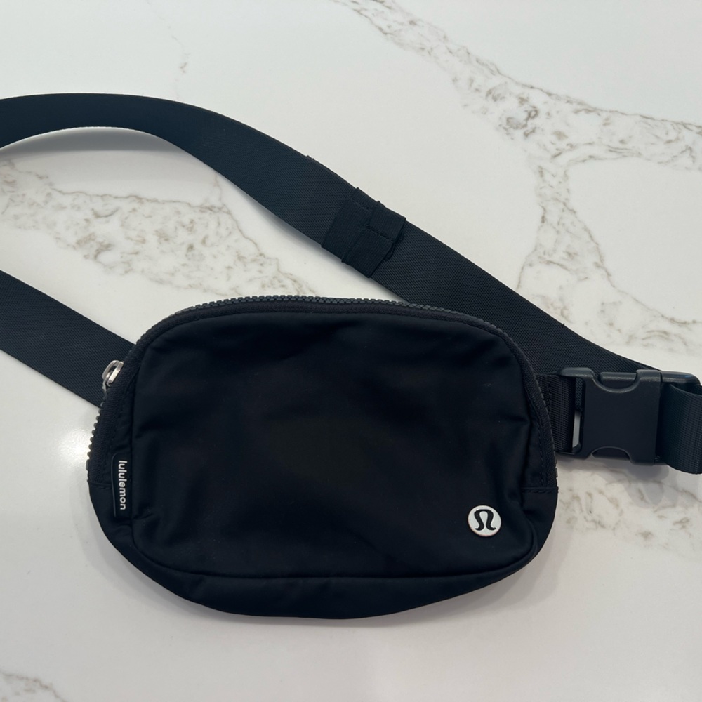 lululemon athletica Everywhere Black Belt Bag